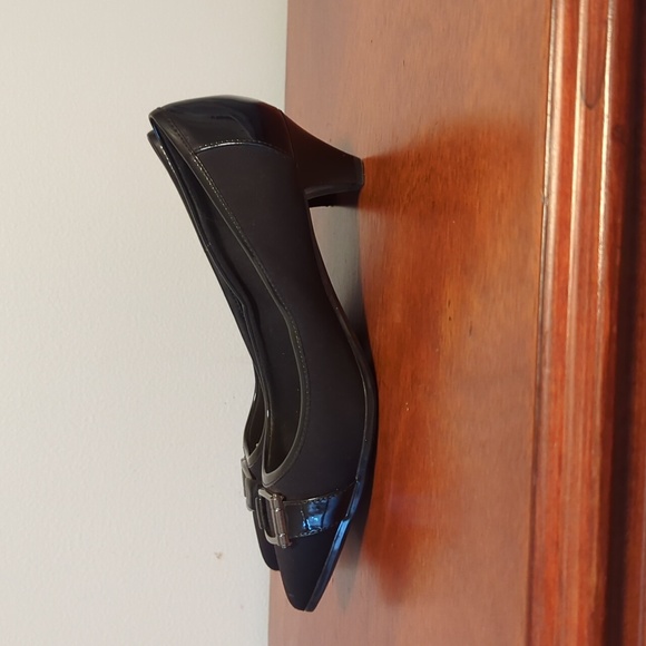 Anne Klein pumps - Picture 2 of 6